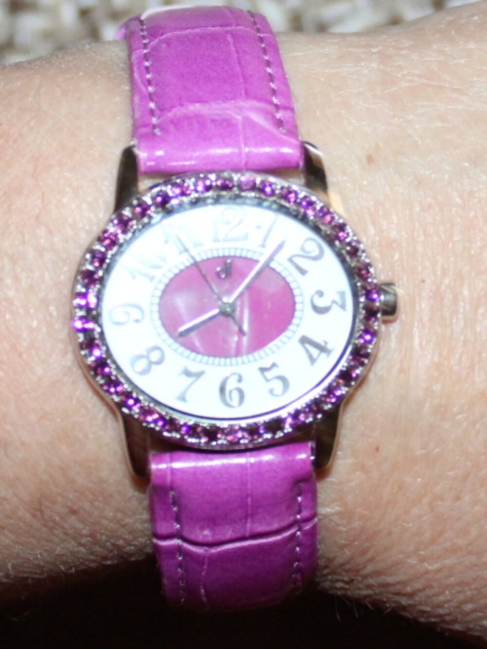 NWOT Daisy Fuentes purple Bling watch NEW BATTERY!